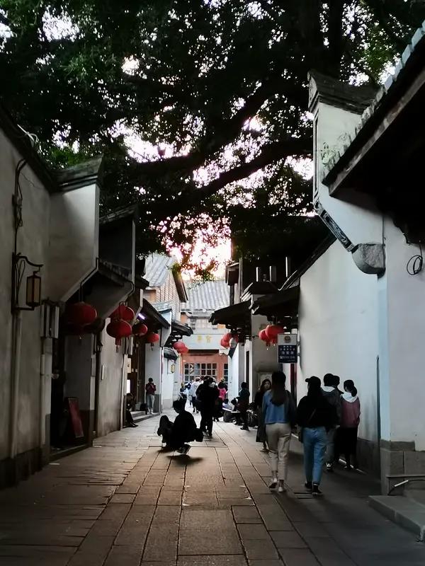 元宵节一定要去福州接福鱼，这可不是噱头！老福州人说“元宵不接福，一年少点福”，接