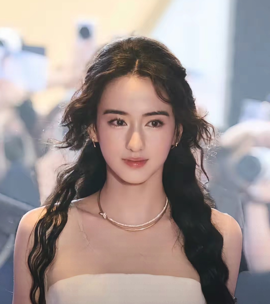 今年最火的女星不是杨紫，不是赵丽颖而是能和肖战一起拍戏的她：李宛妲李宛妲真的在适