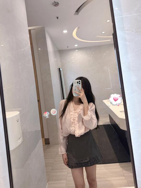 初夏少不了衬衫呀👚灰粉配色高智感穿搭🍧