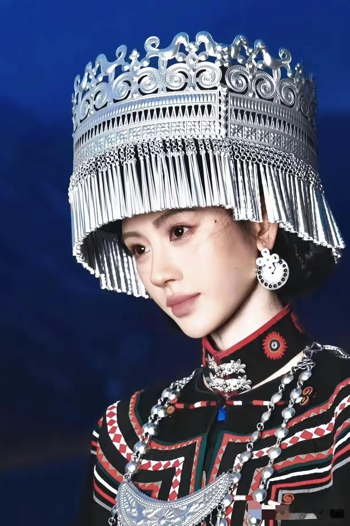 在大凉山的彝族聚居区，有一个令人揪心的社会现实：不少彝族女孩刚满成年，甚至未到法