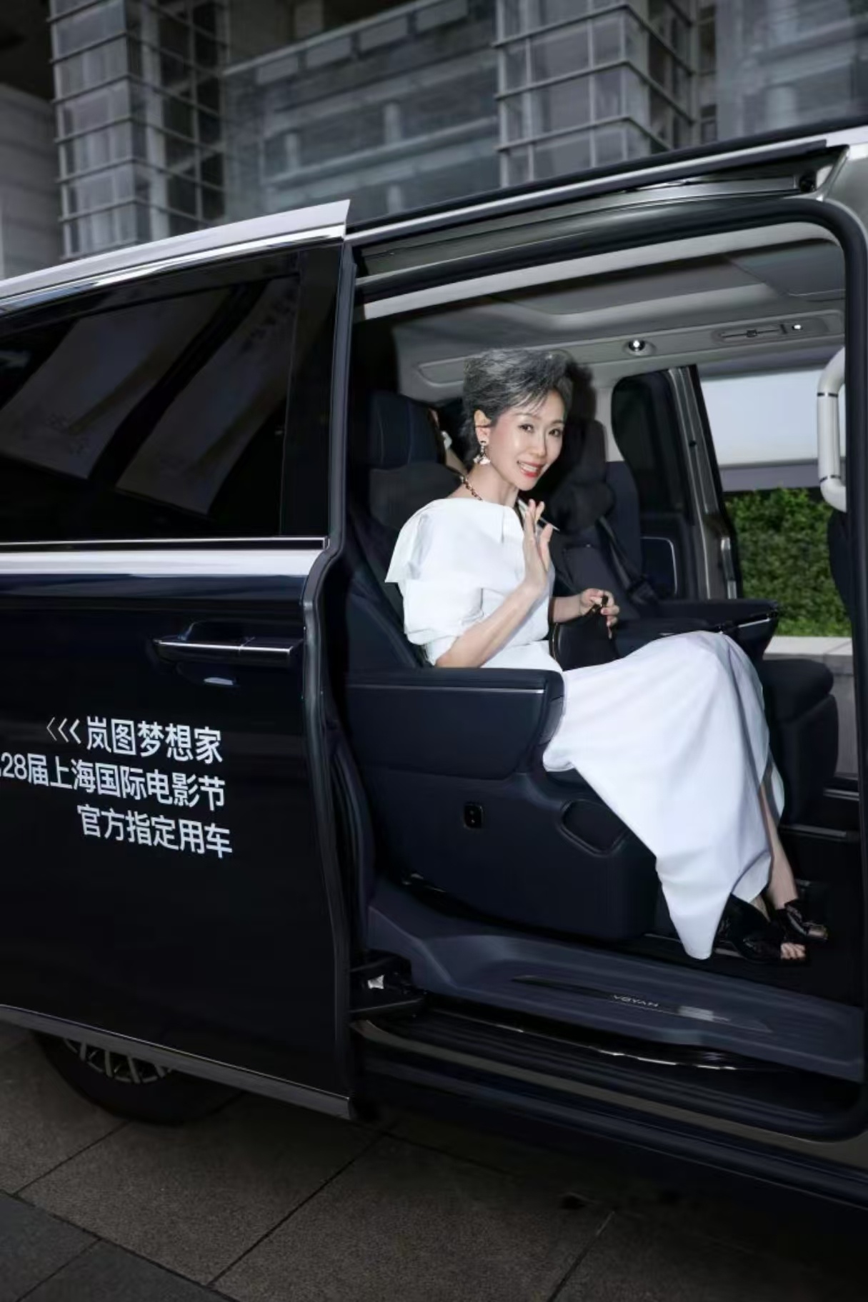 评论居然被折叠了这耗子到底经历了什么