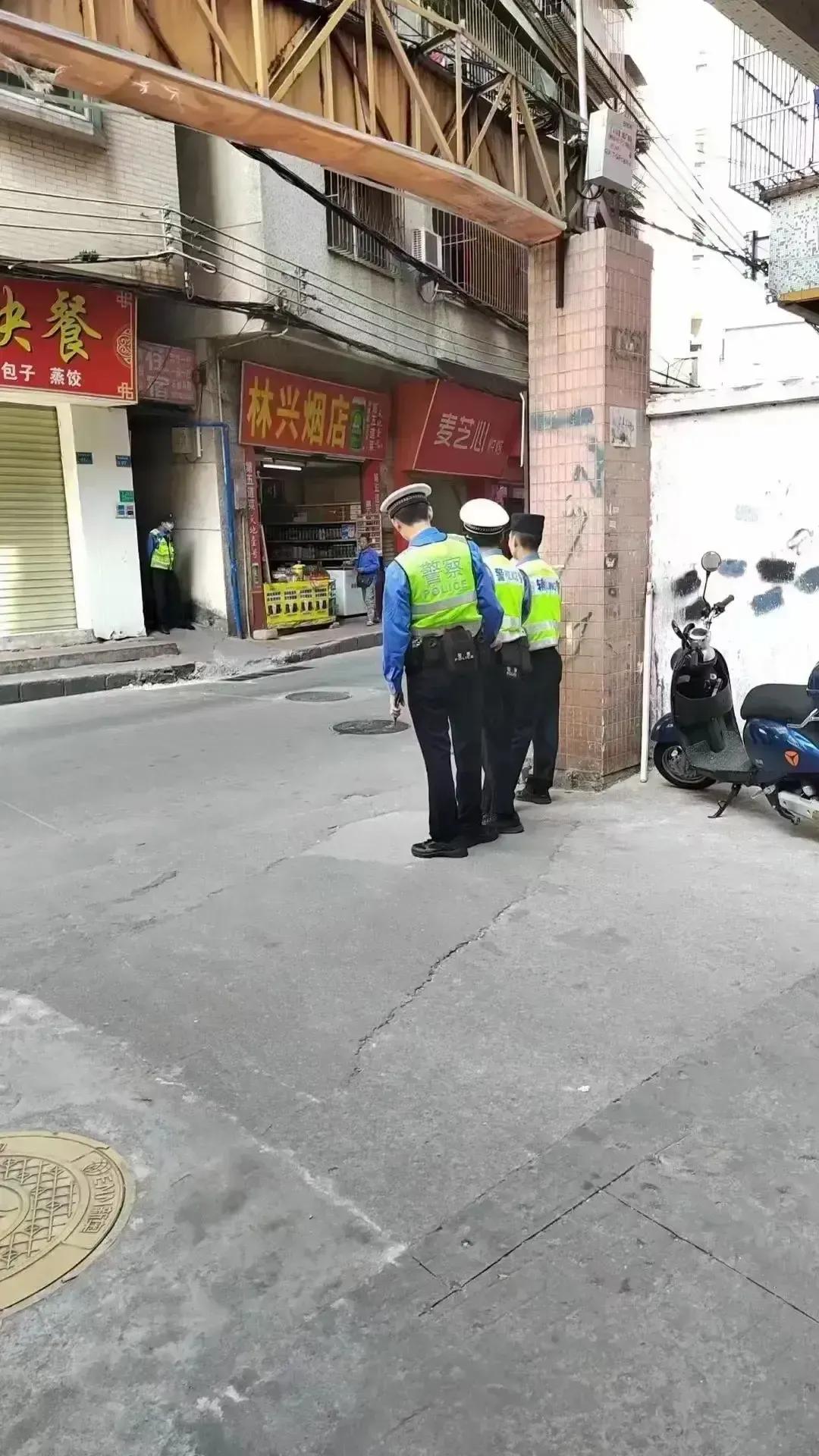 把伏击战发挥到极致，但对象却是人民群众！

我认同禁止摩托车和电动车的立场。作为