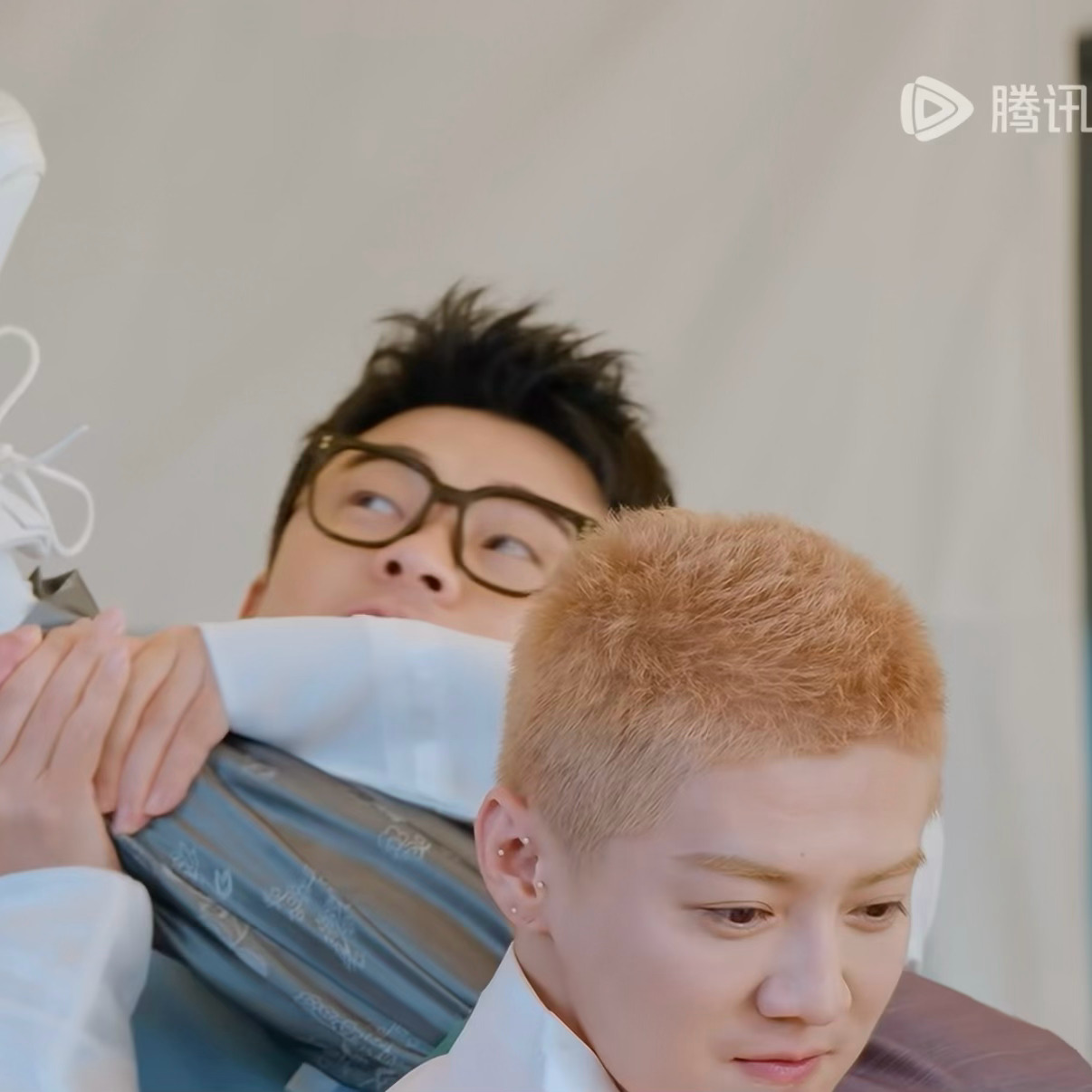 脸都在帮忙 好可爱鹿晗哈哈哈哈哈