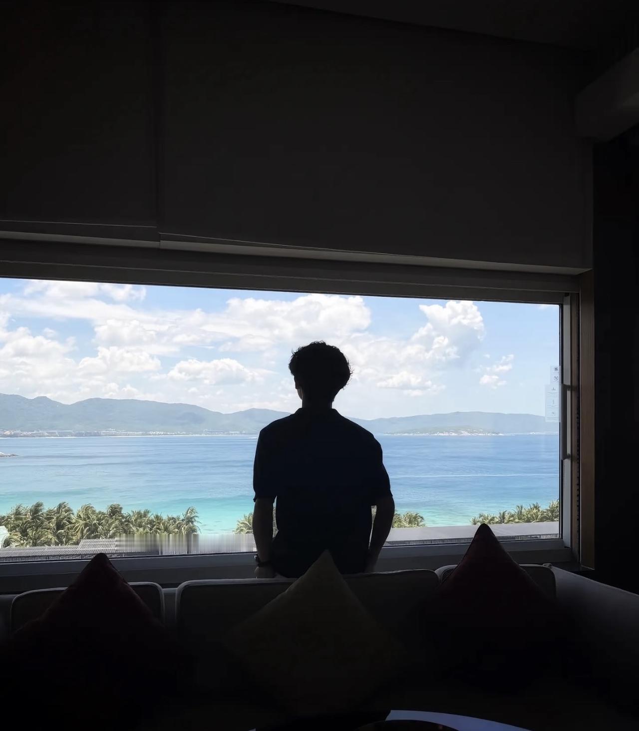 相处过程中想关心对方是很正常的一种心态，但大部分人关心人的方式都是从小往上的，哄