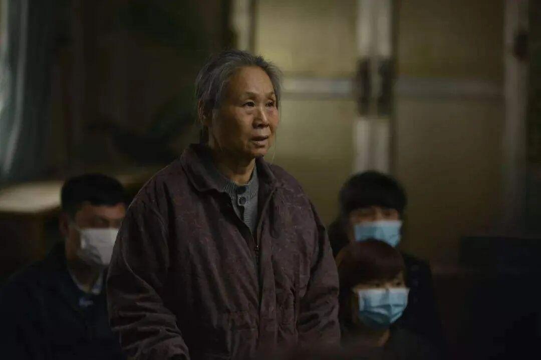 60岁老妇被儿子带入演艺圈，73岁达百亿票房，如今名气碾压儿子。
 
 


 