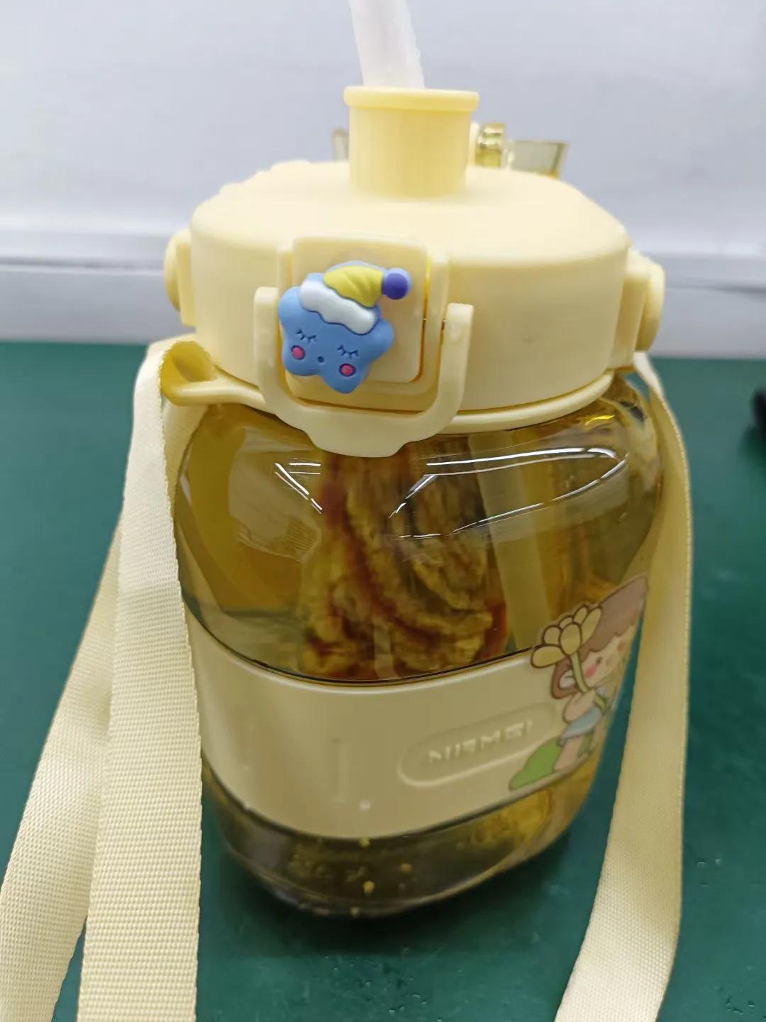 赚了几十万块钱的人，心疼一个100多块钱的杯子，前几天大老远去深圳锦绣中华玩，不
