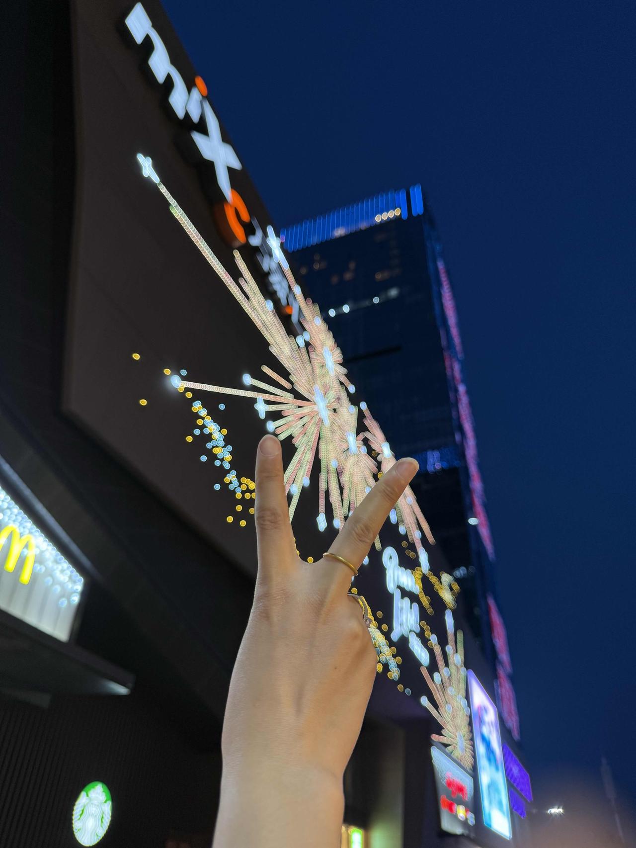 在单位里，嘴甜的人尽量不深交，经常诉苦的人一定是废物，自来熟的人一般不值得信任，