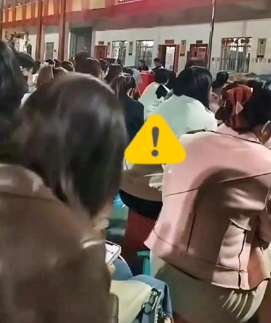 广西南宁这事儿闹得

真让人看不懂了。

一个校长开家长会，脱稿讲了半天掏心窝子