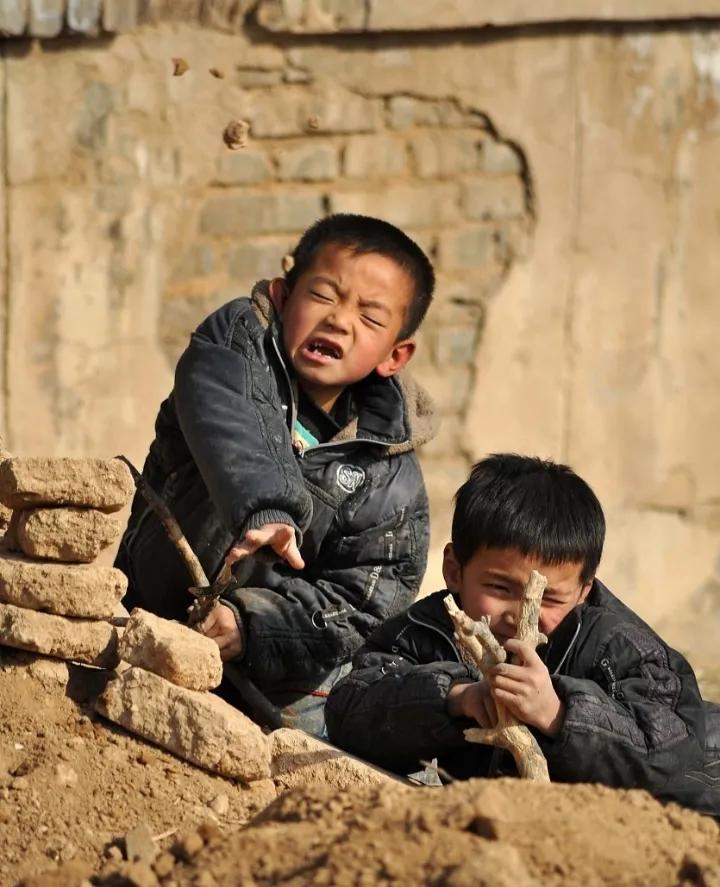 还有谁？还——有——谁？
小学以前没出过庄，中学以前没出过乡，大学以前没出过县，