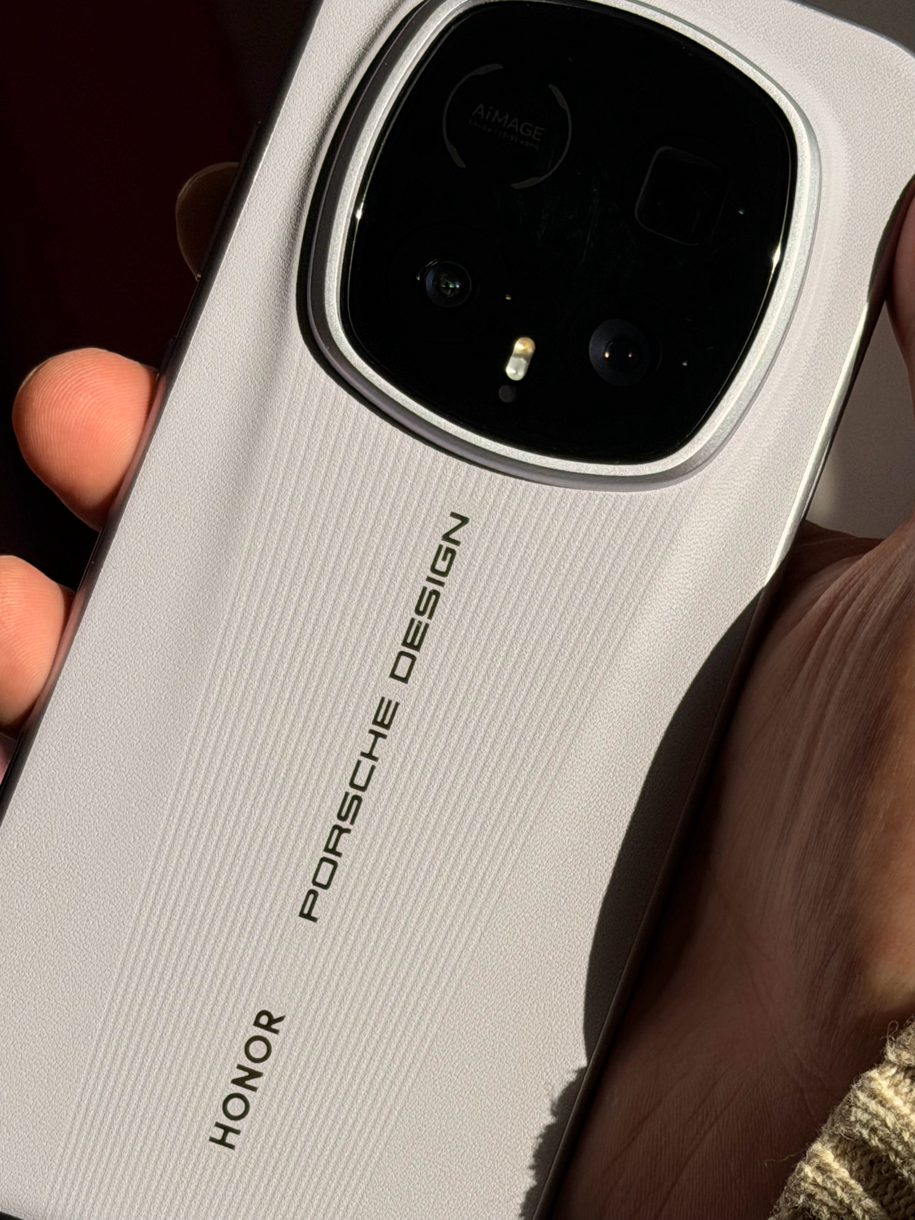 今天继续抽奖，关注我+，抽一位朋友送出一个户外钛杯，一个头枕，一个护照夹，以及随