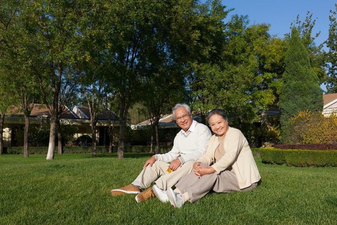 2024年8月，四川大邑县一老人从养老院前往儿子住处要求回家被拒后跳楼身亡。
