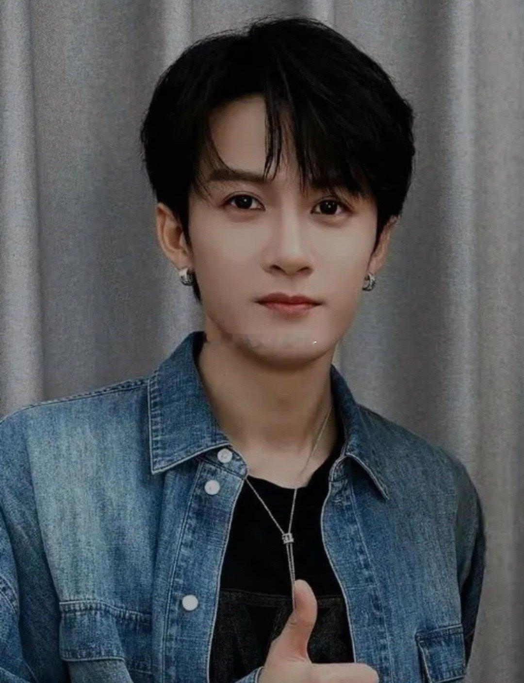 檀健次猎罪图鉴2播放量破2亿，檀健次真的是宝藏男孩啊，他的演技不断地给我们带来惊