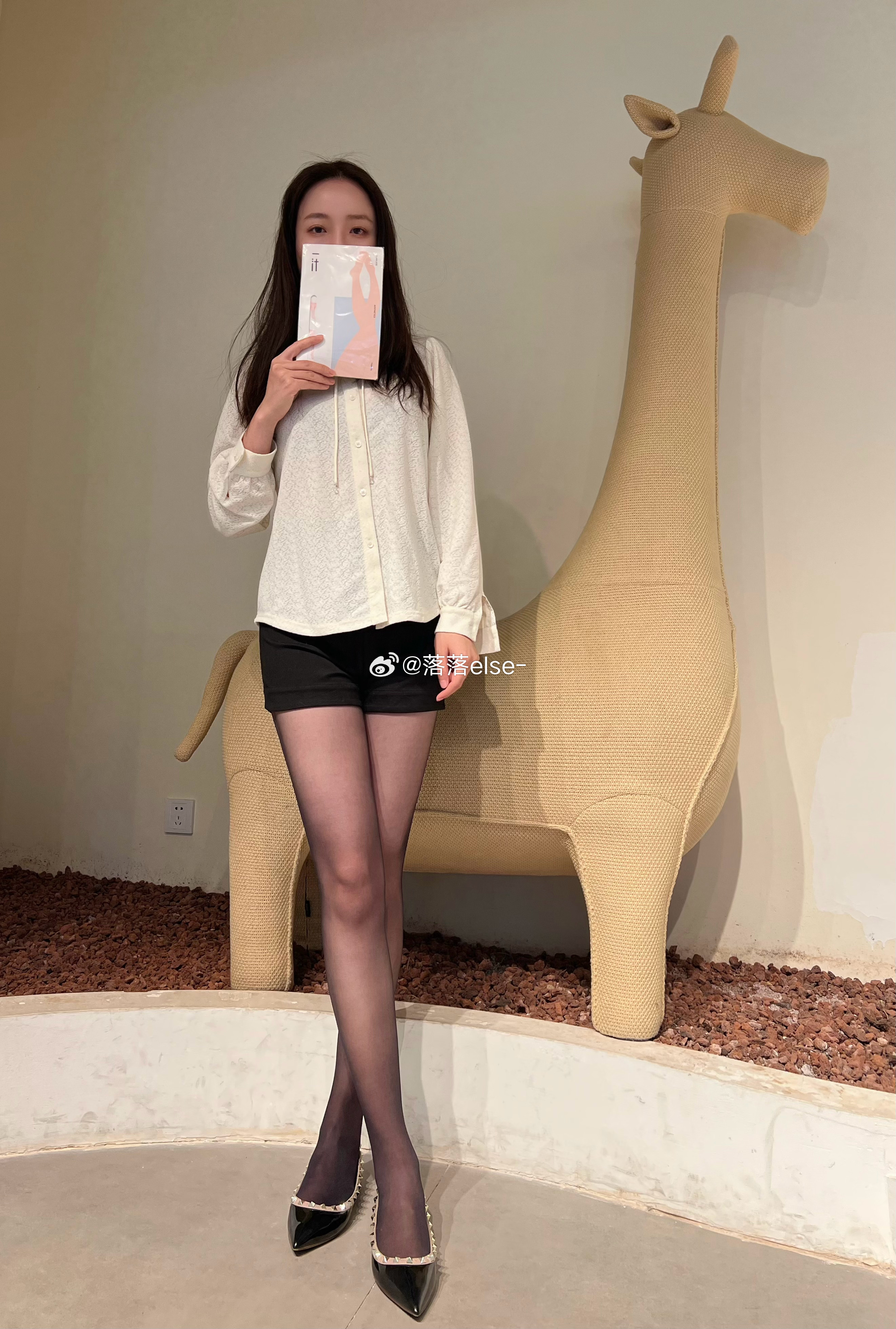 我不适合穿黑丝，但偶尔尝试一下也行吧～ootd测评穿搭