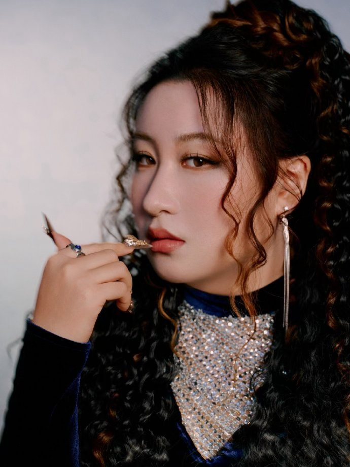 原来锤娜丽莎叫嵇嘉禾锤娜丽莎本名嵇嘉禾 锤娜丽莎在《今夜喜友会》里说，“我人生的