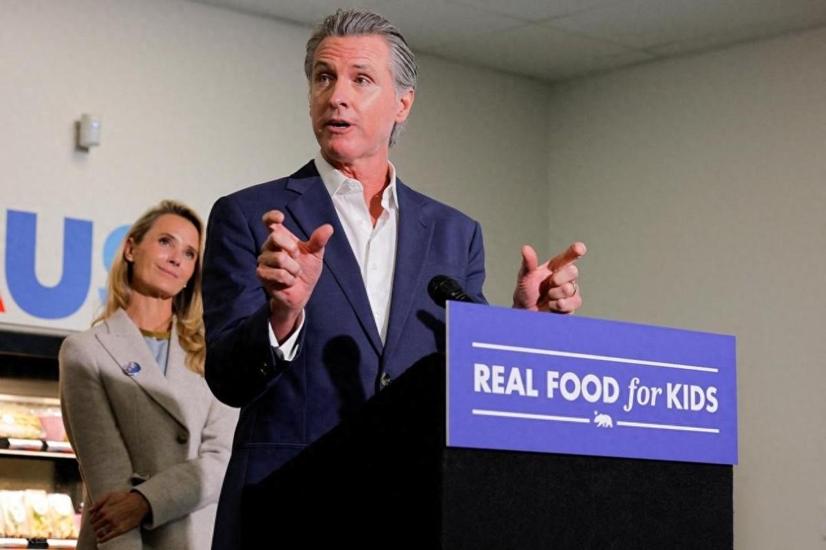 【不让女儿与跨性别者同住？美国家长诉学校案引热议】当地时间12月23日，美国联邦