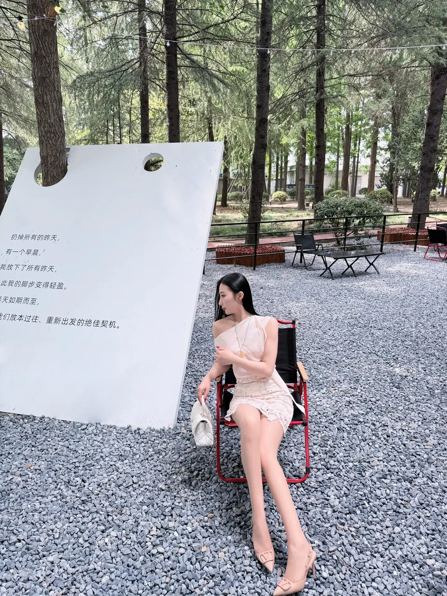 白裙子的夏天 白裙与阳光 森林度假穿搭 驻足享受无法复刻的瞬间