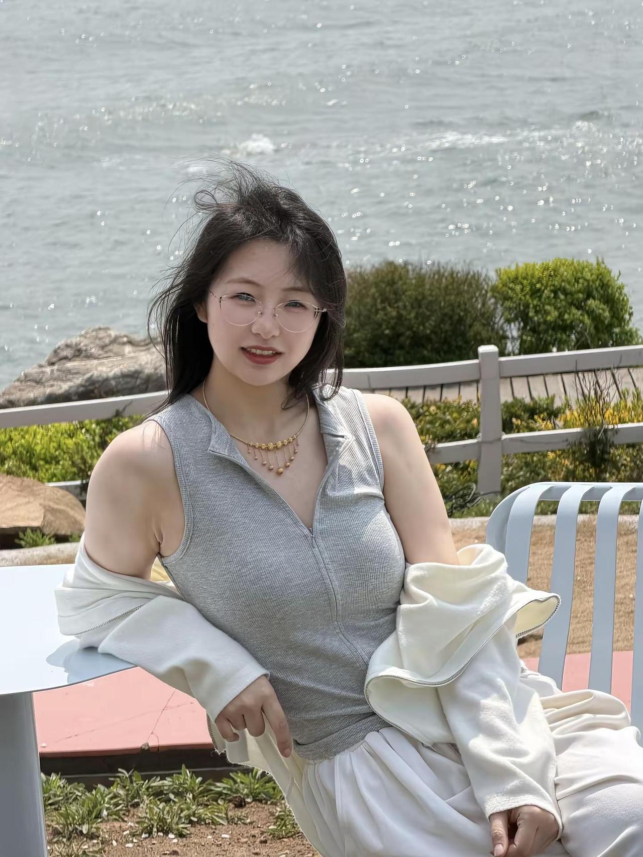 一起吹吹海风吗 130斤微胖穿搭 射手座 海边温柔系ootd 青岛