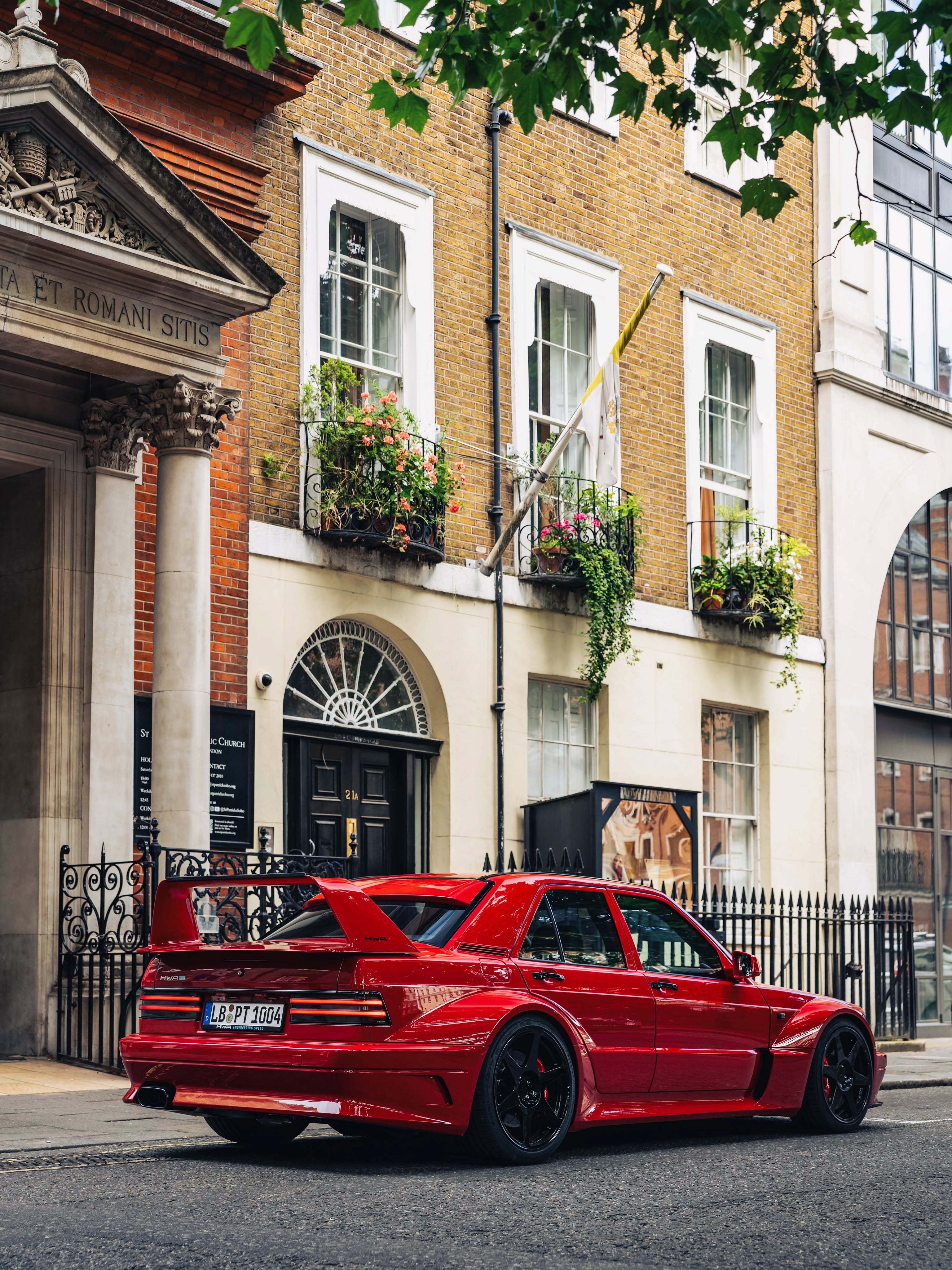 HWA Mercedes-Benz 190E EVO II restomod （