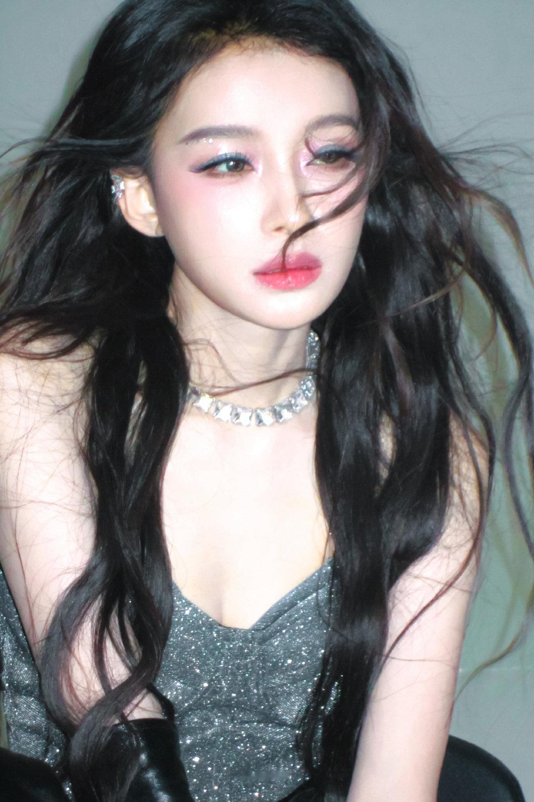 孙怡问气泡音性感吗乘风2026 烟嗓搭配气泡音，孙怡一开口氛围感拉满 