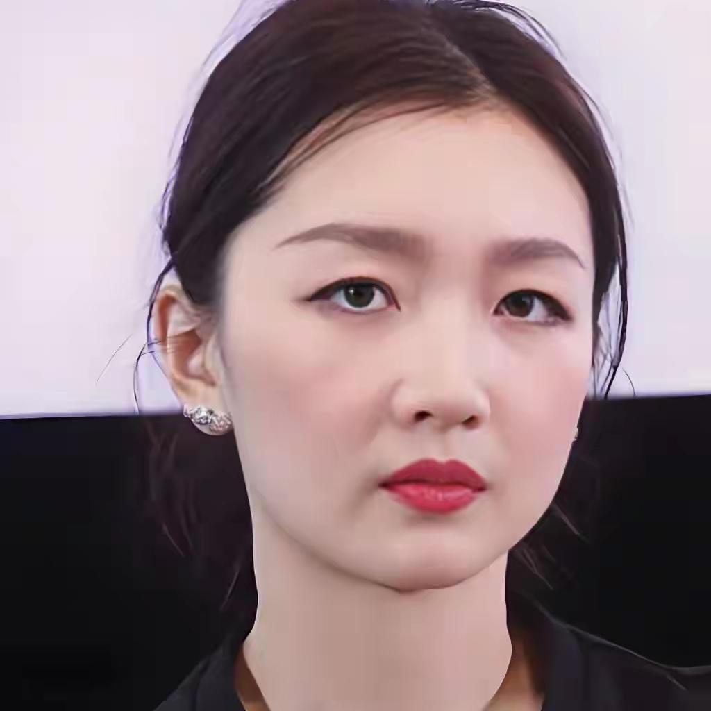 周冬雨怎么老成这个样子了，
脸部肌肉松垮，明显下垂，
特别是嘴角和鼻翼两侧的皱纹