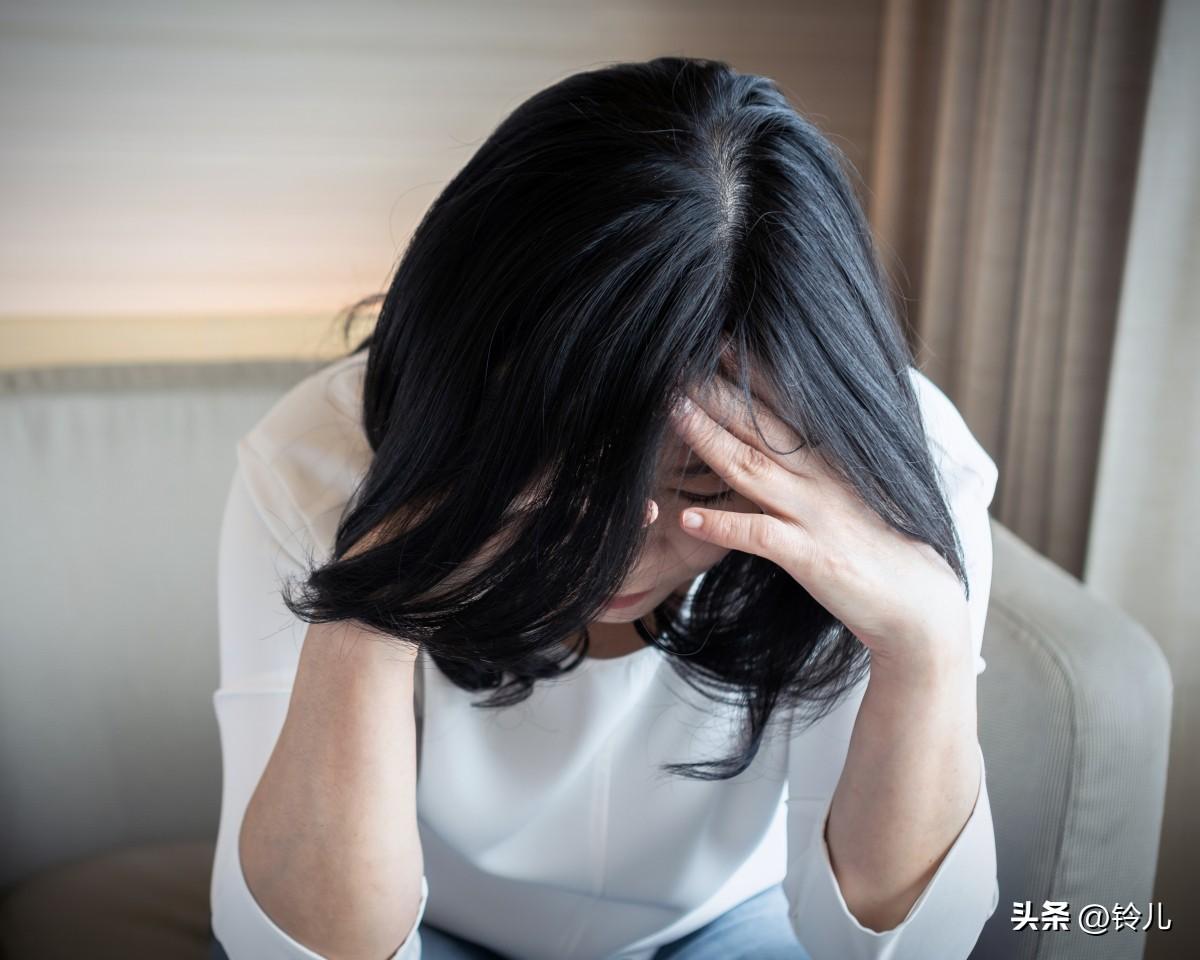 老师再谨慎也难逃被家长举报。
    吴老师是本市某公立小学的三(8)班班主任。