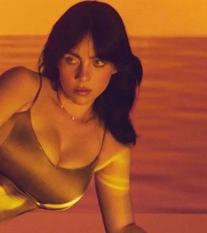 Billie Eilish 的最新时尚大片。