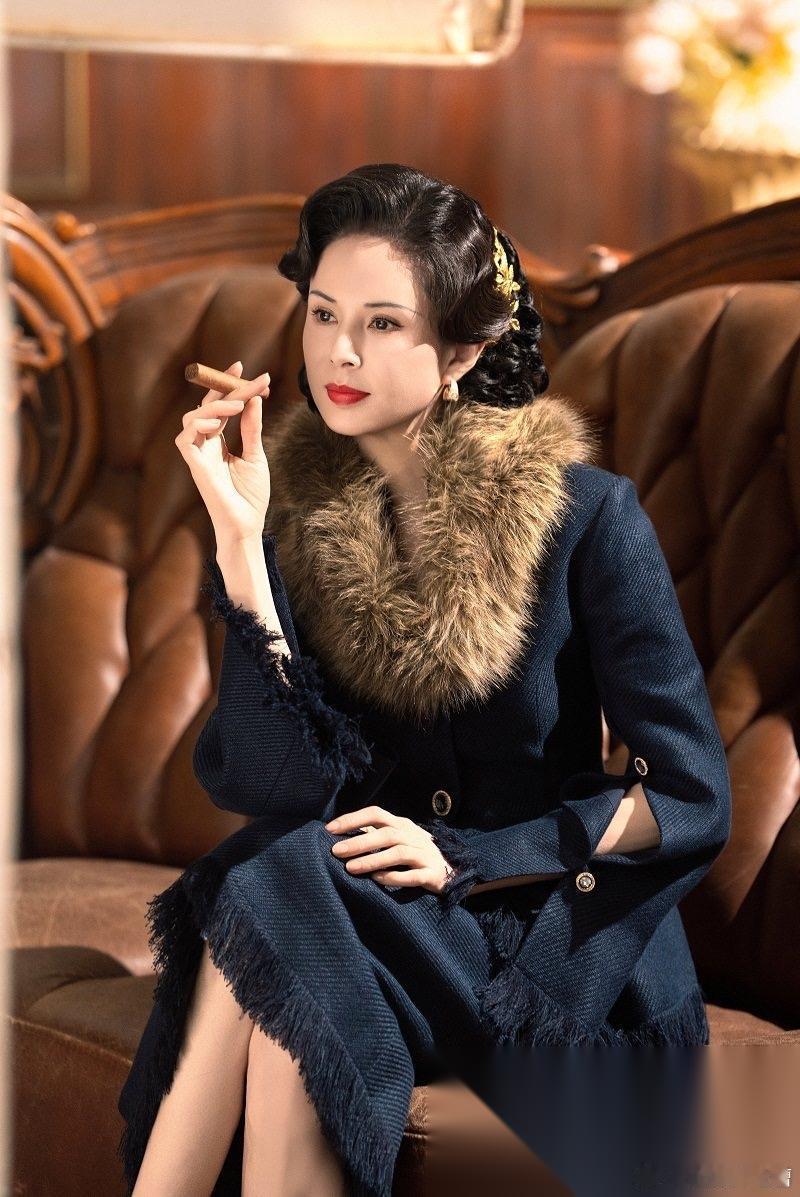 60岁李若彤不扮嫩：比起少女感，我更怕丢了演员的体面！ 讲真，近期看到李若彤的相