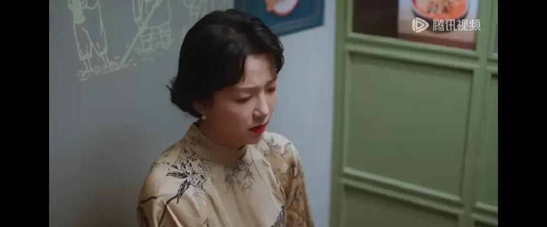 崔国明把张晓梅丈夫按在墙上，一拳一拳往肉里招呼。
我隔着屏幕都觉得解气。
穷哥们