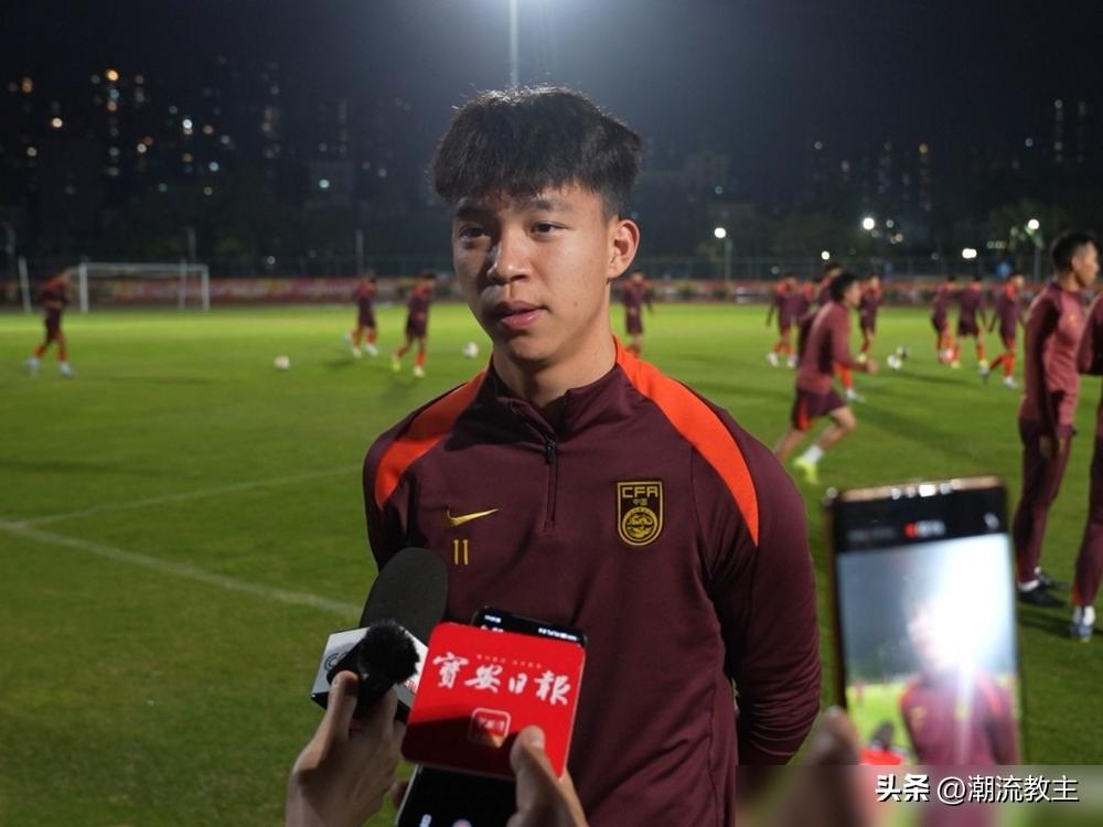 王钰栋，国足首发里身价最高的150万欧先生，赛后评分被干到了队内最低。
75分