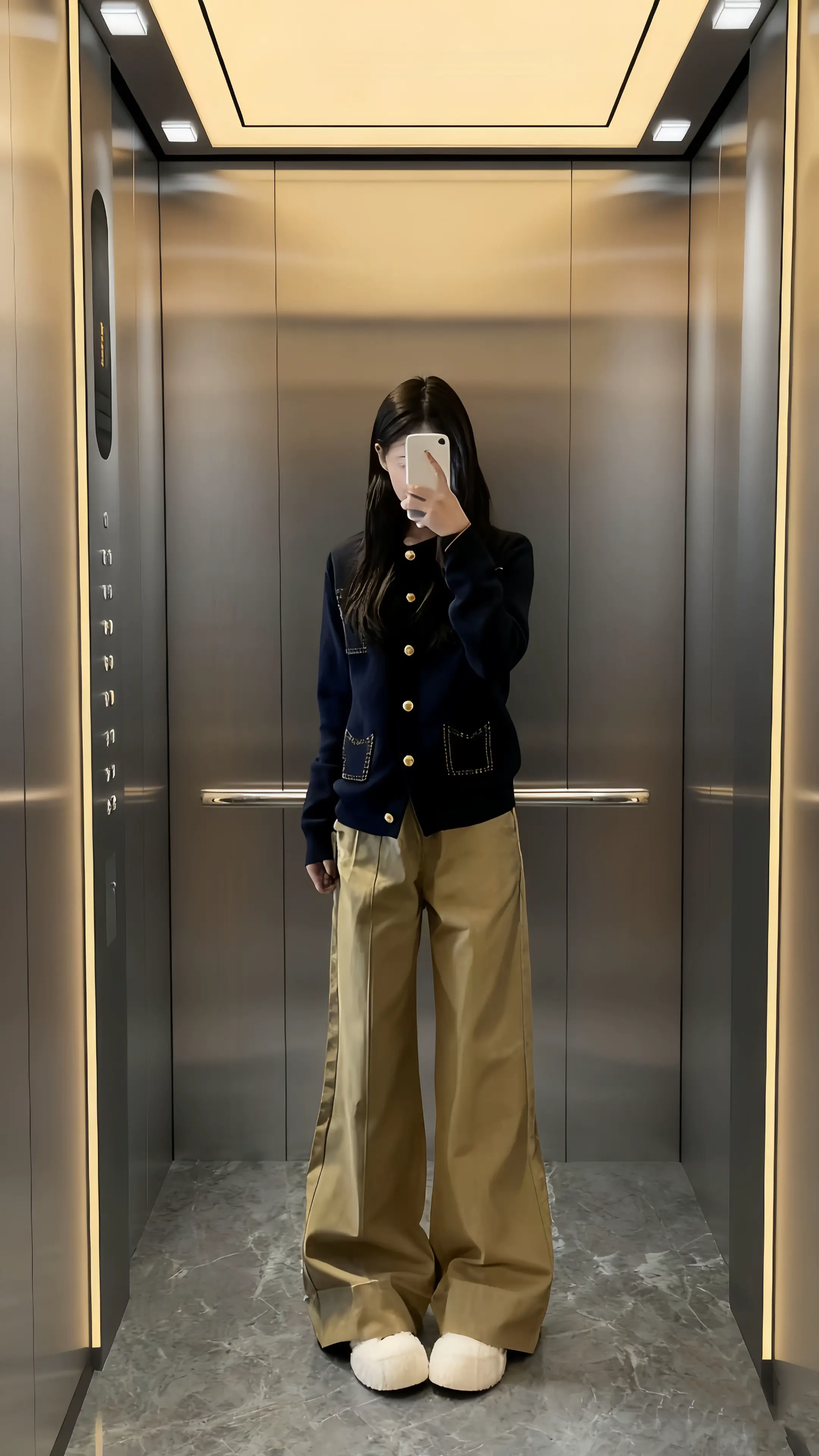 这条休闲裤真的超百搭，搭什么上衣都不会出错。