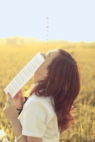 He misses her, but he missed her. 错过只在一瞬