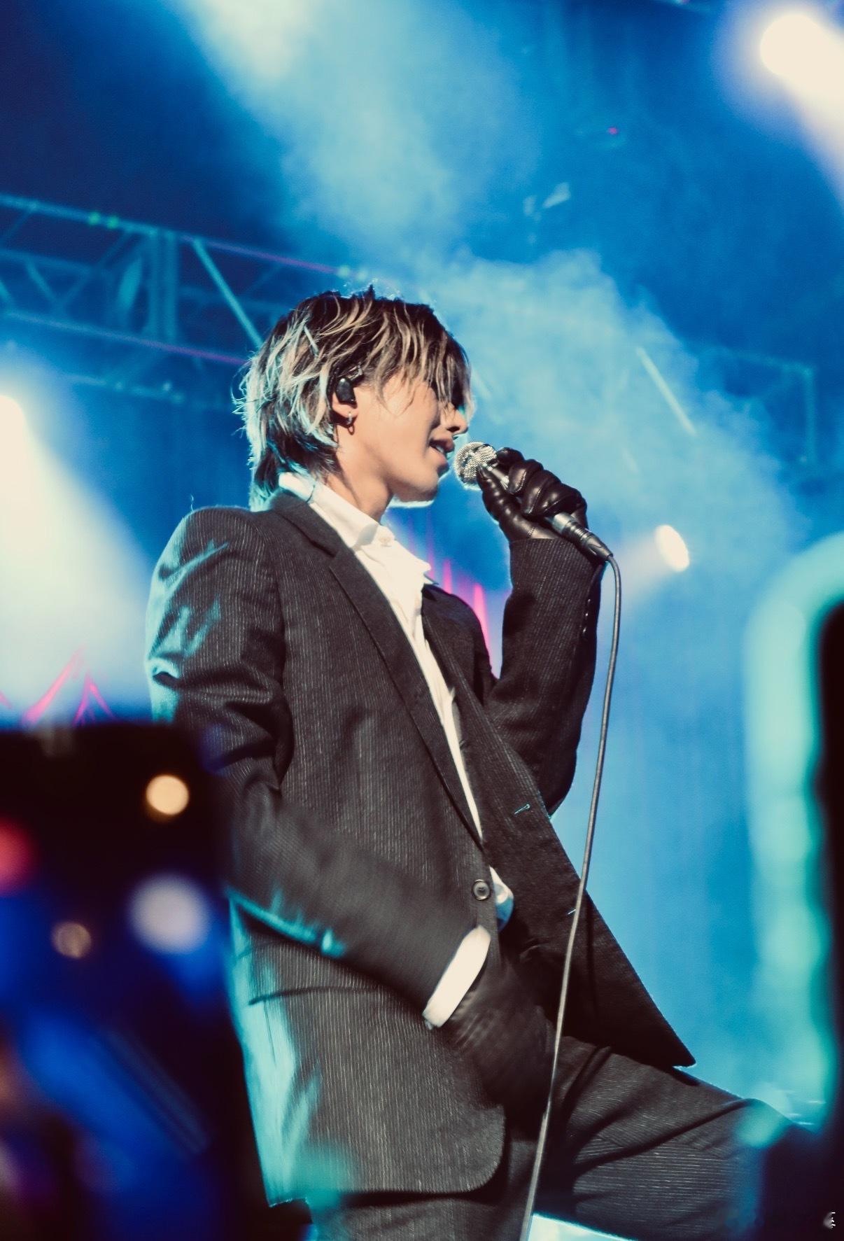 蔡徐坤音乐节压台出场谁懂这种骄傲！蔡徐坤压轴国际音乐节，实力与格局双在线。让世界