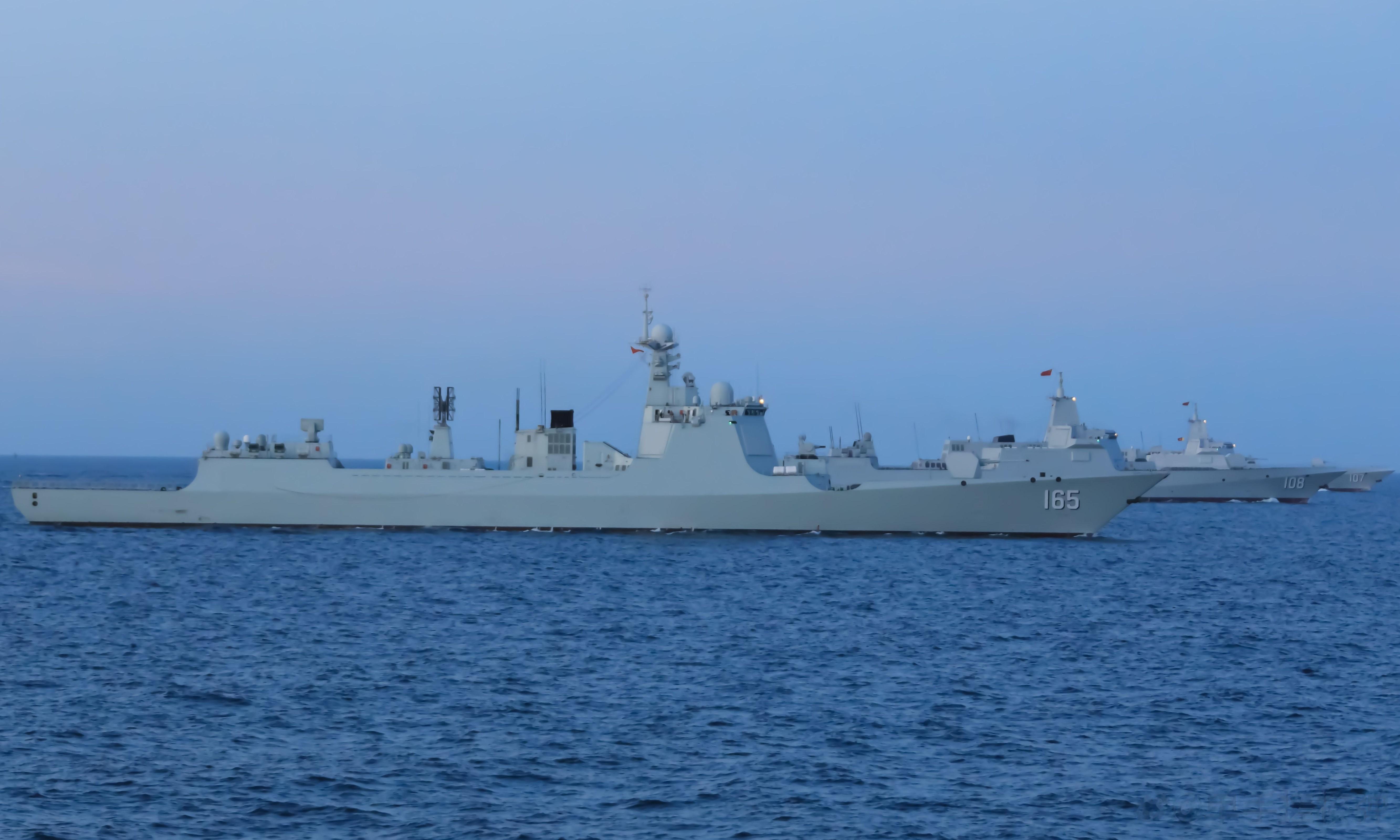 这就是牌面，来瞅瞅南海舰队055大驱“遵义舰”、“咸阳舰” 与052DL“湛江舰