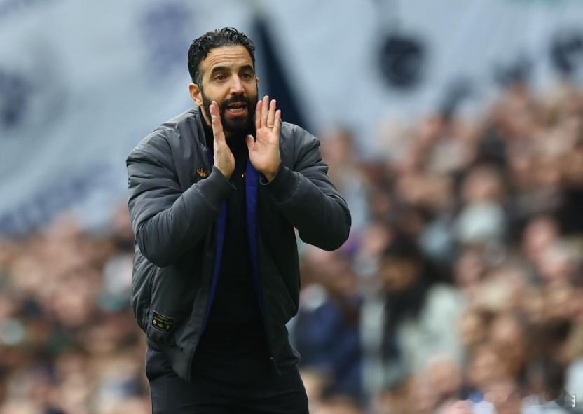 据《邮报》记者Nathan Salt报道，曼联高层对阿莫林的战术感到不满，并透露