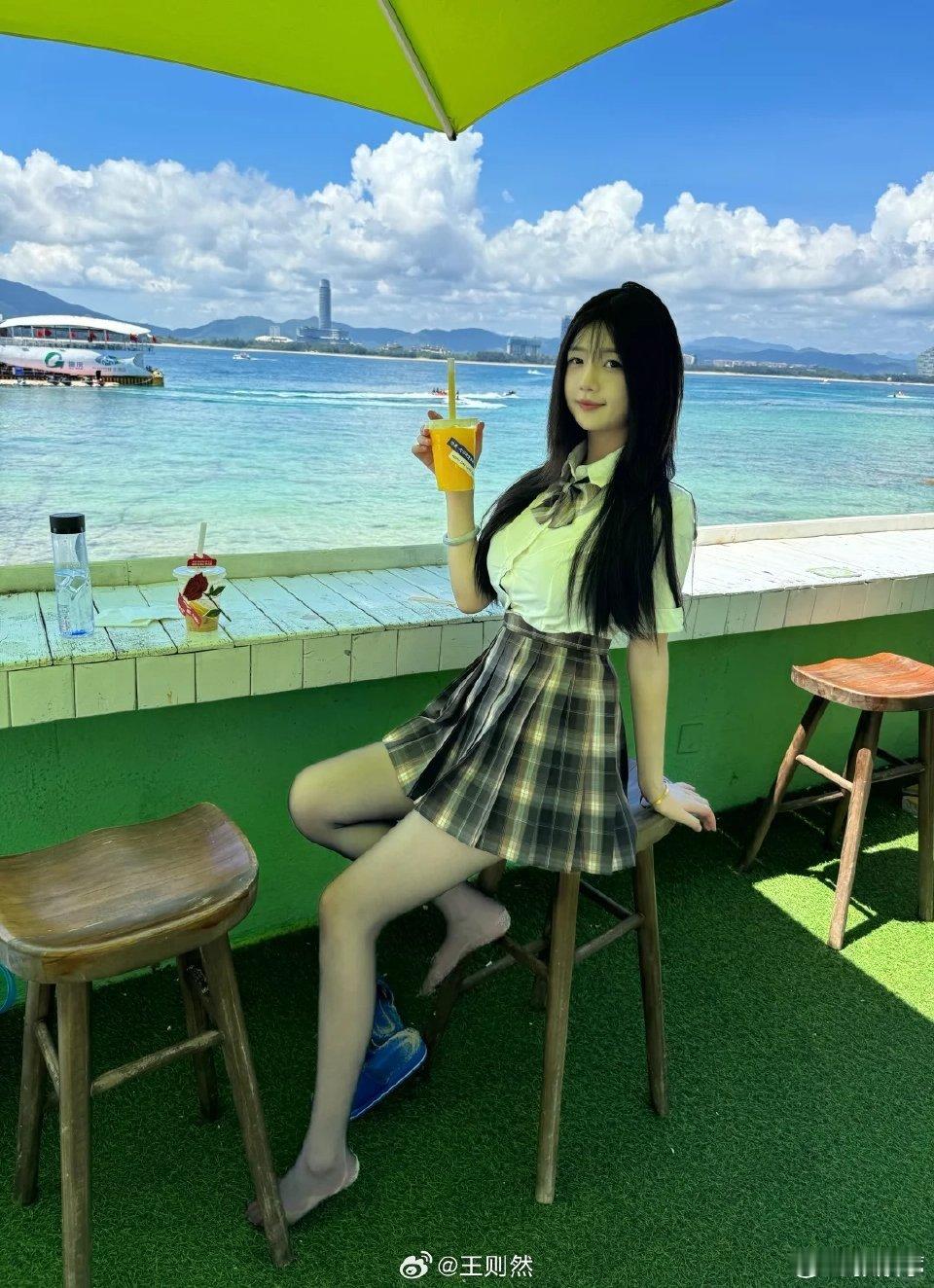 突发奇想穿jk来海边，果然拍照好有感觉  [咖啡]  