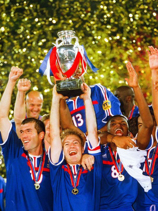 法国球迷俱乐部  🔙🇫🇷 26年前的今天，法国队在对阵意大利的那场令人难忘