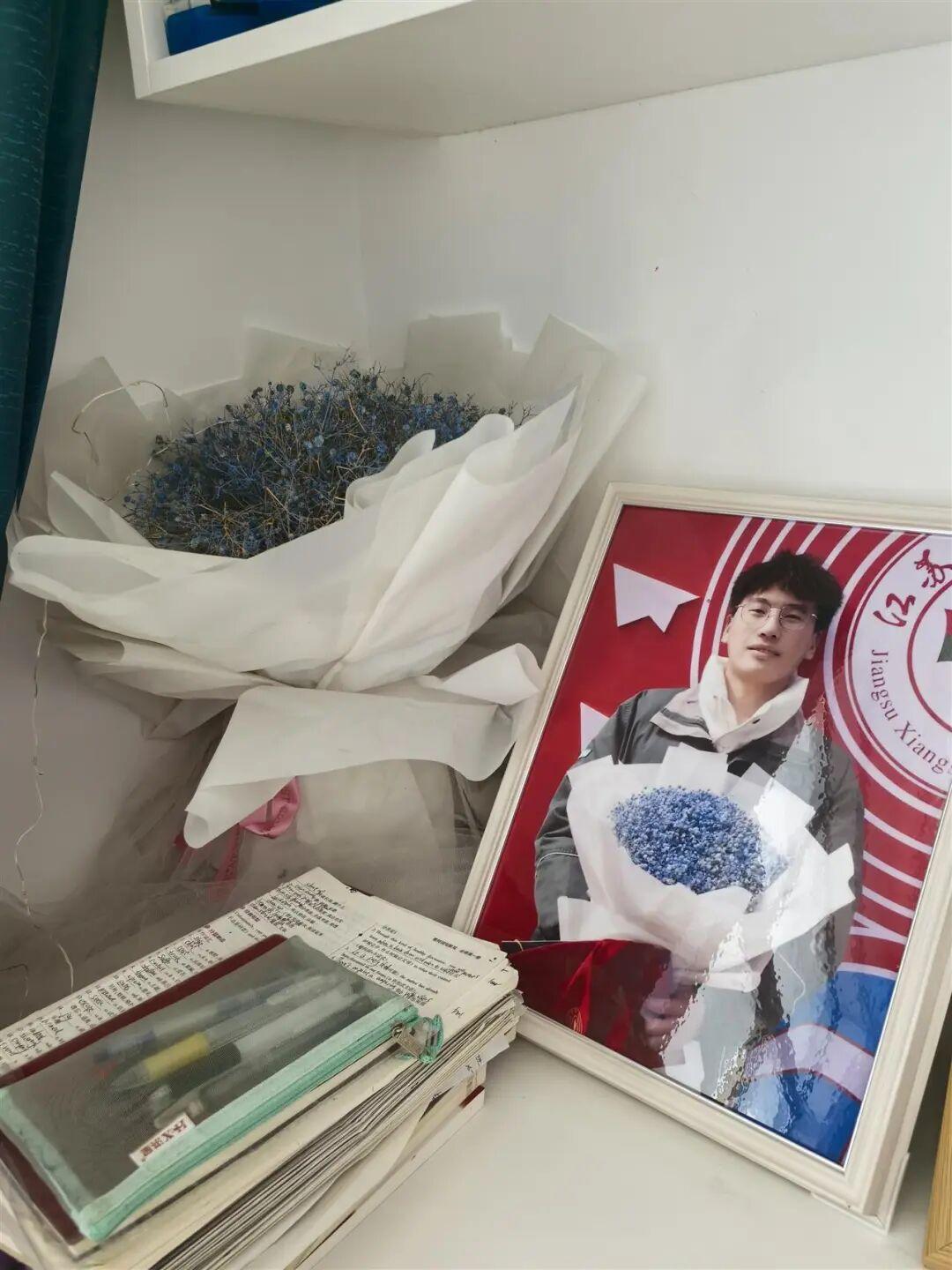 一场邻里纠纷终酿悲剧。江苏盐城响水县高三男生张俊豪遭邻居王某桂蓄意驾车追撞，医治