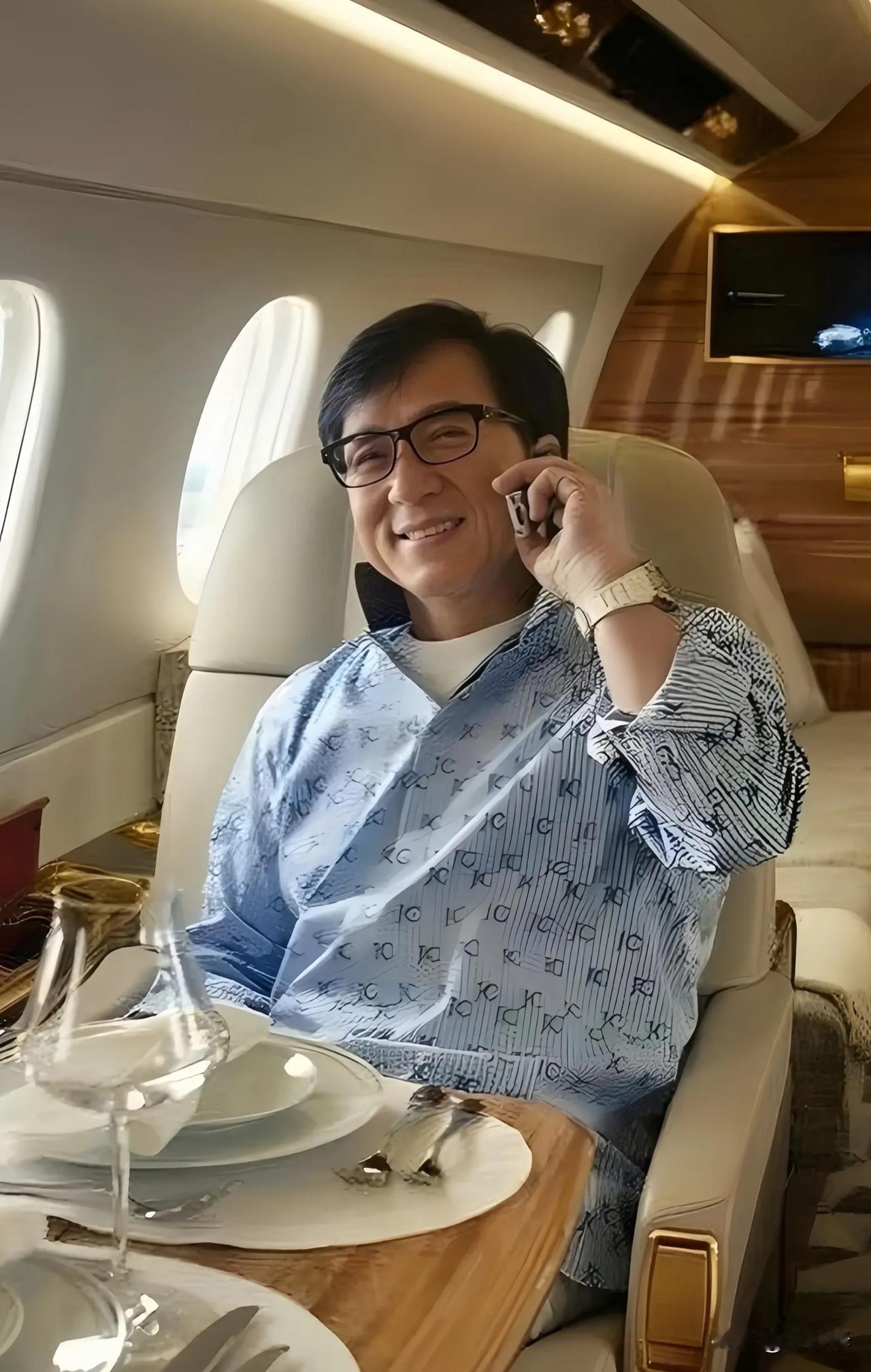 一次，武打巨星成龙谈起自己的身世，他说:我四十多岁的时候，父亲突然告诉我，你在安