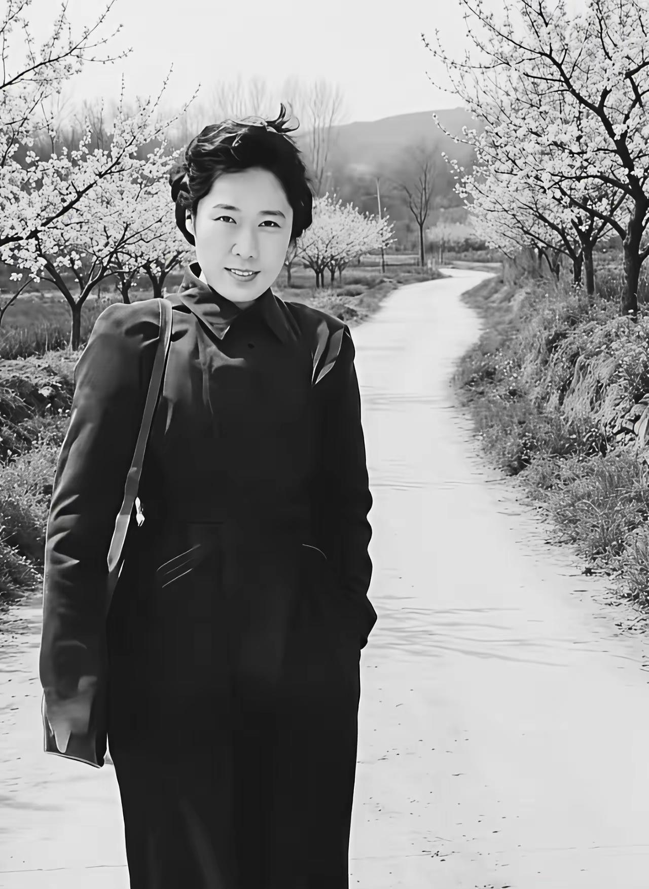 王铎：王光美真是好潇洒、漂亮！