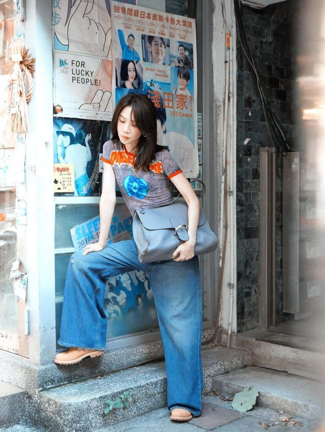 谢盈萱：西门町巷弄有许多古着二手服饰，在里面的销售员，年纪看起来跟当时的我差不了