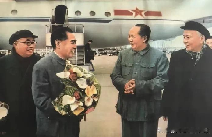 伟人海报-毛泽东同志，周恩来同志，刘少奇同志，朱德同志  在一起。