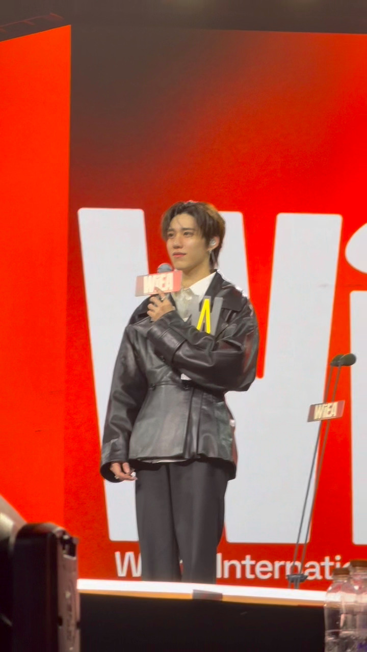 PP的愿望是谈恋爱 谁被PP的直白心愿戳中了，WIEA盛典现场随性走心分享，简单