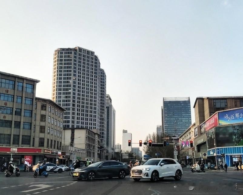 昨天写了打顺风车遇到不讲理司机的事，评论区热议，今天继续写昨天打车遇到的事。
