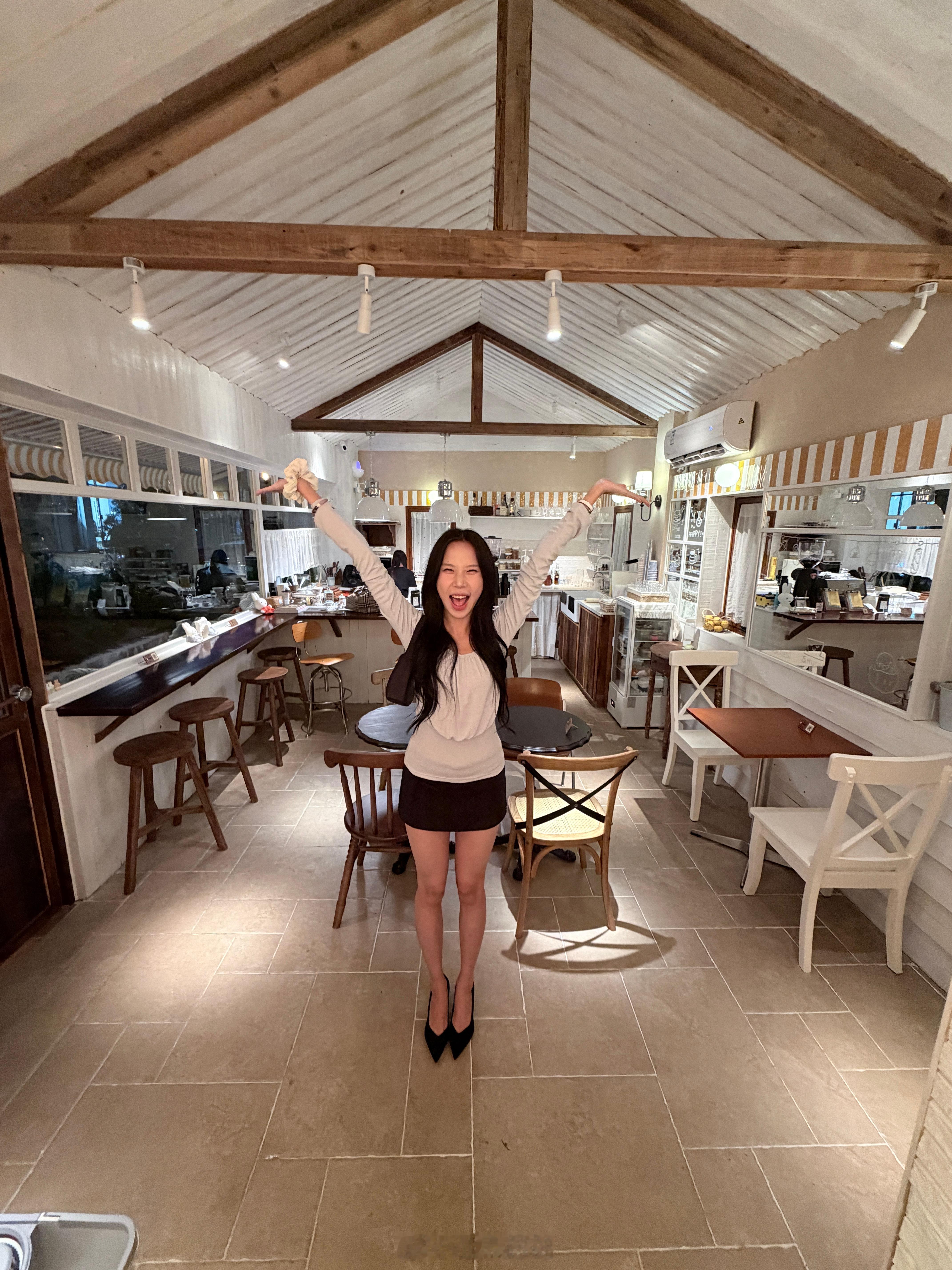 久违的去咖啡厅了今天…最近太忙了、🥹妞妞们给我的礼物和信我都收到了…已经珍藏…