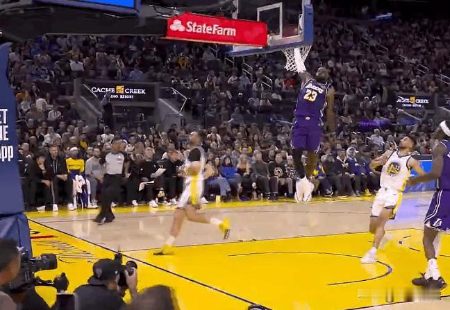 詹姆斯本赛季场均快攻得分联盟第一，近八年从未跌出过前4

今日，媒体WITNES