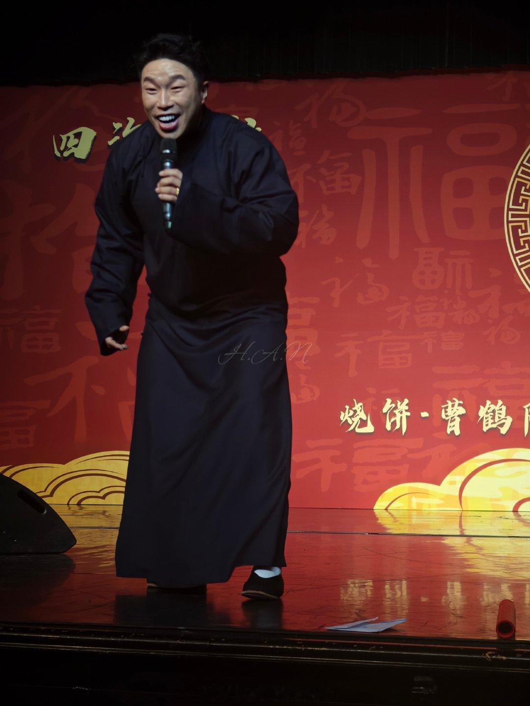岳云鹏夸烧饼演技岳云鹏夸低智商犯罪烧饼演技 谁还没被小岳岳那段独白打动啊？他夸烧