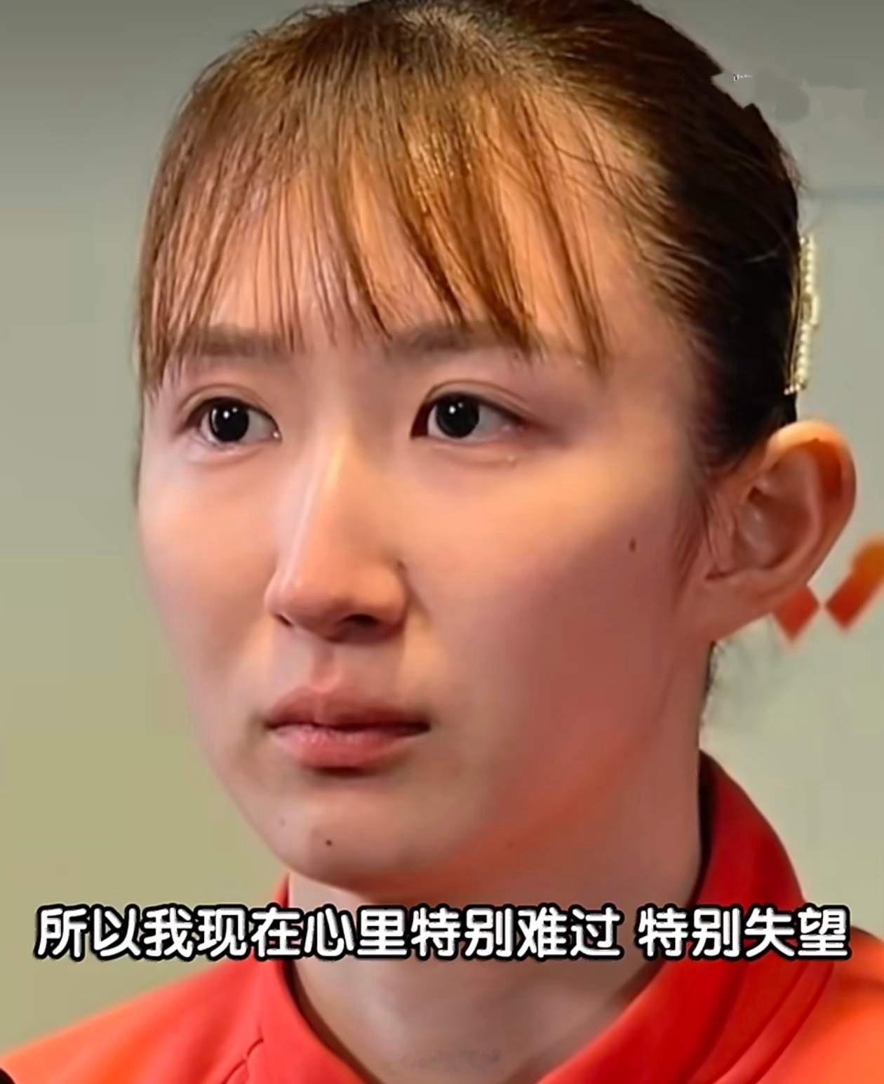 这个早田希娜怎么这么好笑？赛后发布会上，早田希娜哭红了眼睛，她说这次的目标本来是