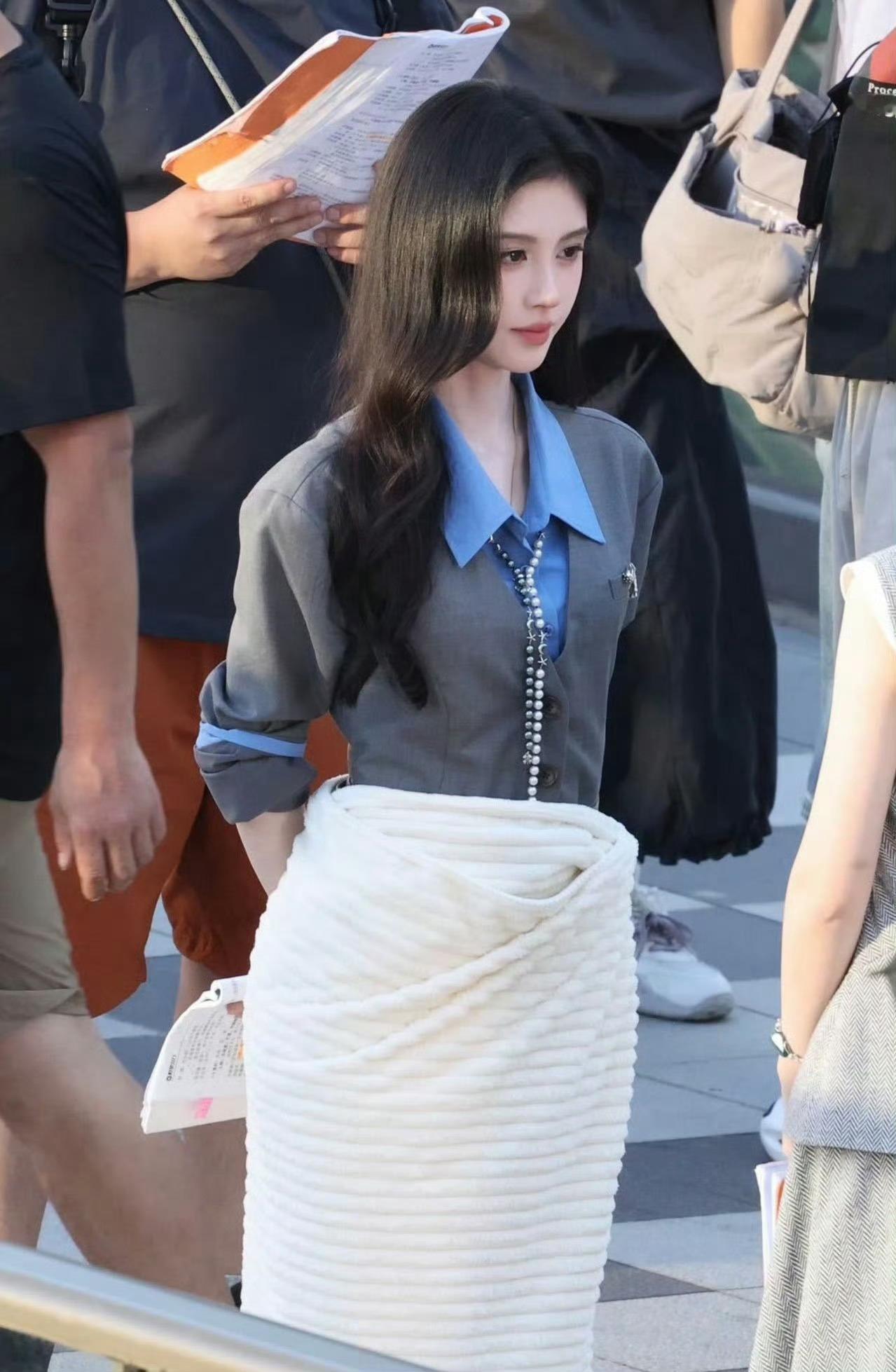 鞠婧祎苏绿夏﻿﻿ 我有点绷不住哈哈哈哈哈哈！不过姐姐这也是为了防止dp 毕竟各种
