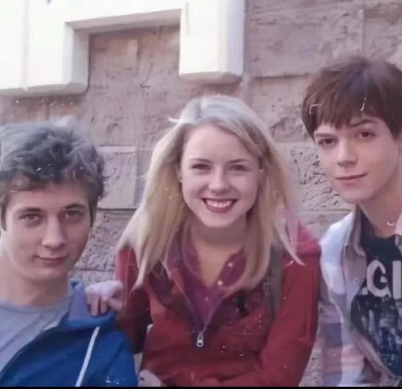 千万不要让弟弟过早尝到力量的甜头
弟弟今年上初中，个头和我差不多，但是男孩子的力