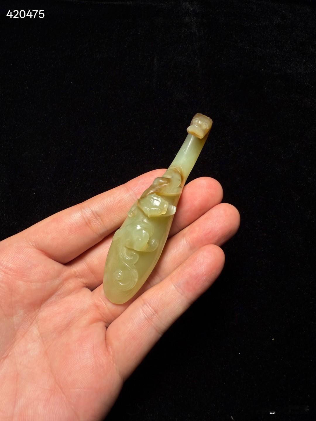 战汉螭龙玉钩